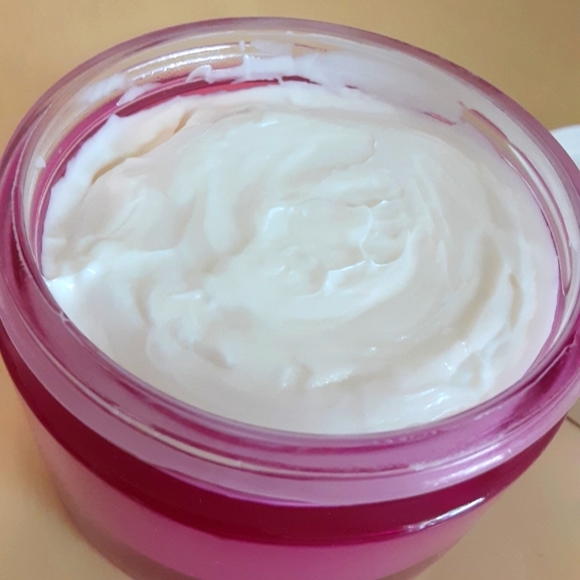 Very Irresistible Givenchy Perfume Body Cream 6.7 oz/200 ml - Picture 4 of 6